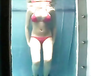 Blonde bikini babe with awesome body shows skills underwater